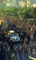 Un'immagine dei funerali di Padre Pio che si tennero il 26 settembre. Si colcola che vi abbiano partecipato 100 mila persone