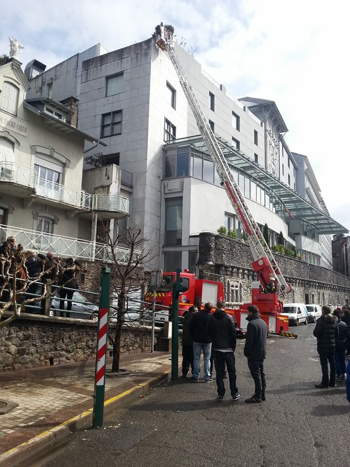 Demonstration des pompiers au salus manovra degli evacuzione al salus