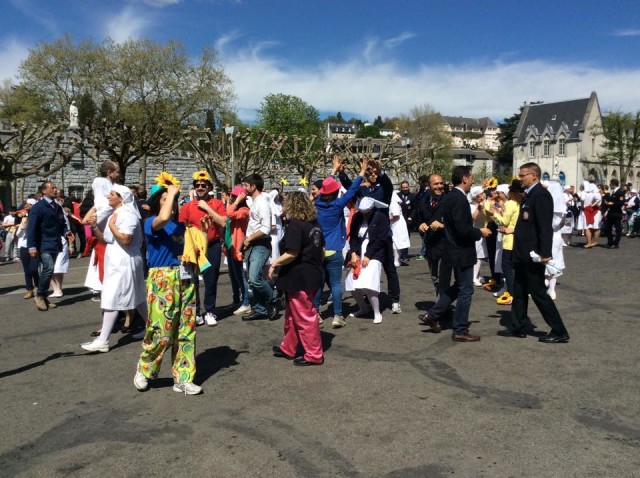 flash mob lourdes 21 aprile 2015 b