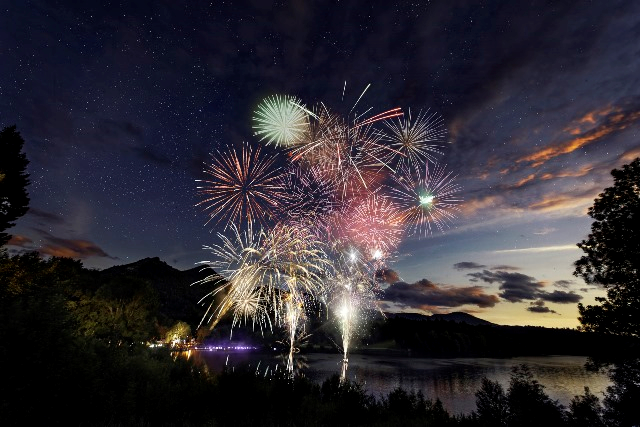 Lourdes-Spectacle-Pyrotechnique-Lac